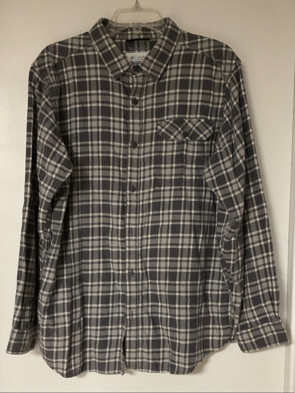 Columbia Men's Gray Plaid Button-Up Shirt - Classic Casual